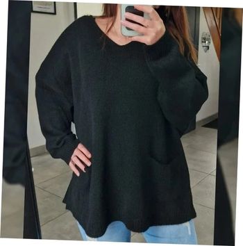 Pull col v noir avec poches curvy