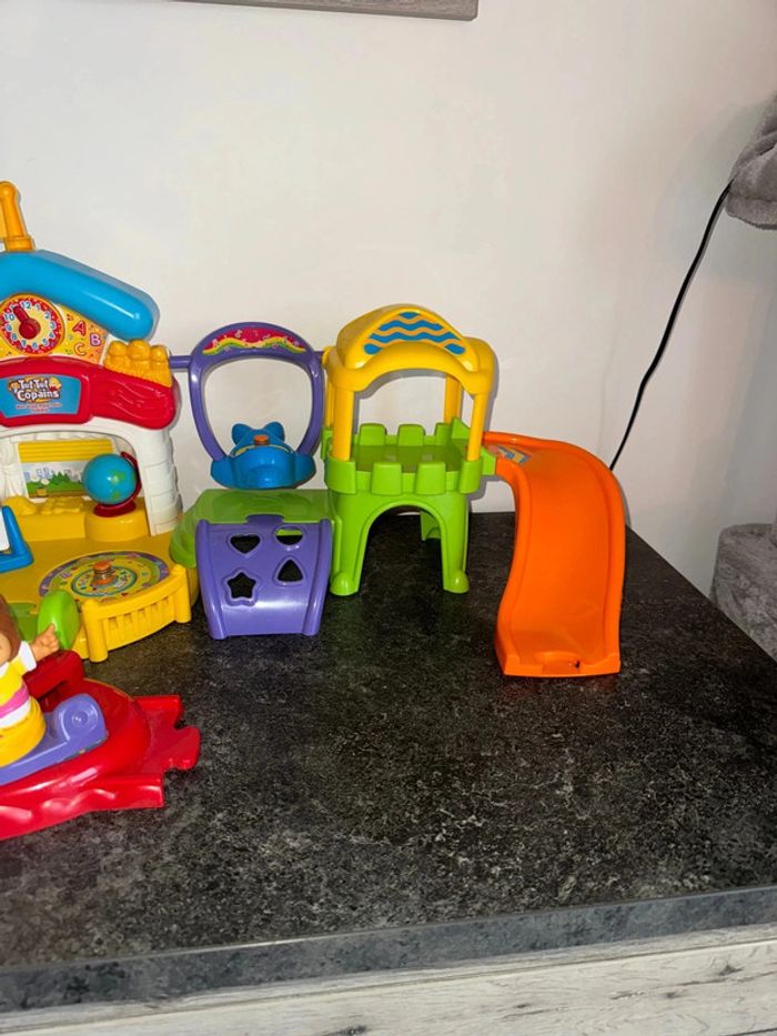 Vtech - 168005 - Jouet Musical - Tut Tut Copains - Mon École Maternelle Magique + La Maîtresse - photo numéro 3