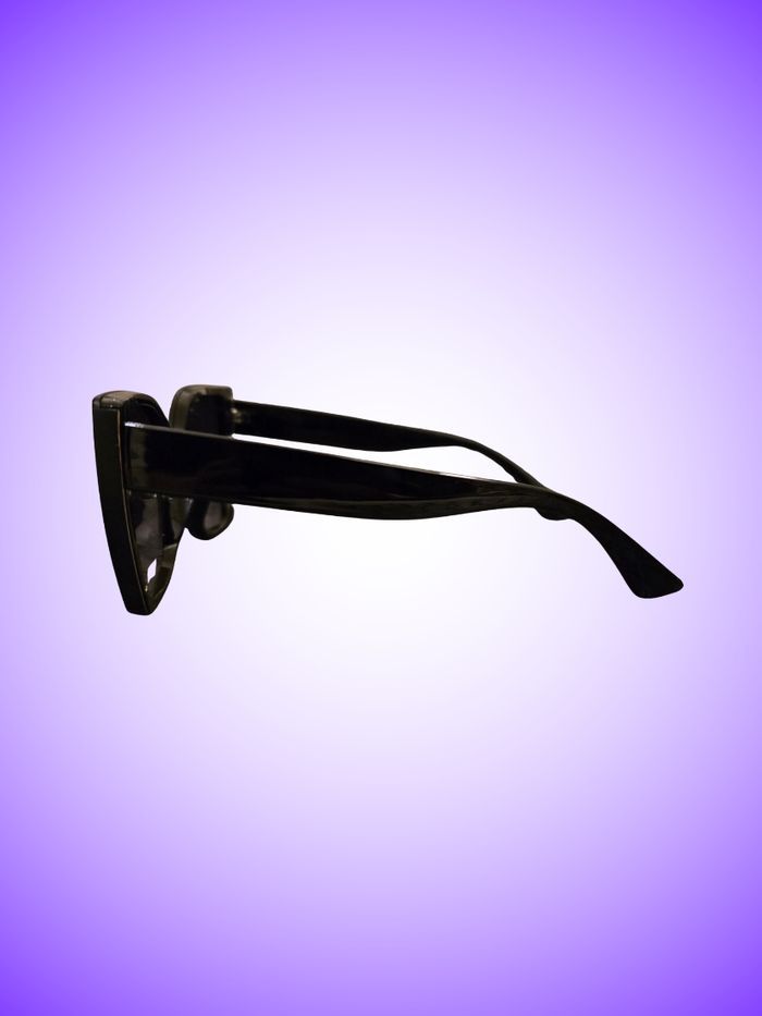 Lunettes de Soleil Femme – Monture Large Noire – Style Papillon/Cat Eye Moderne – Très Bon État - photo numéro 2