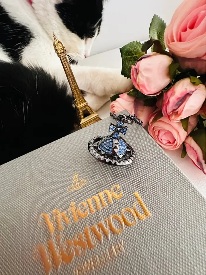 🪐Collier Vivienne Westwood Orbite noir avec zirconiums bleus – Modèle iconique - photo numéro 6