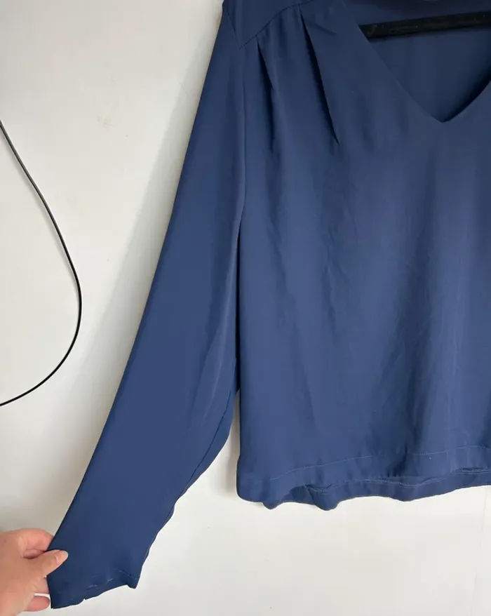 Jolie blouse bleu marine femme taille 48 - photo numéro 2