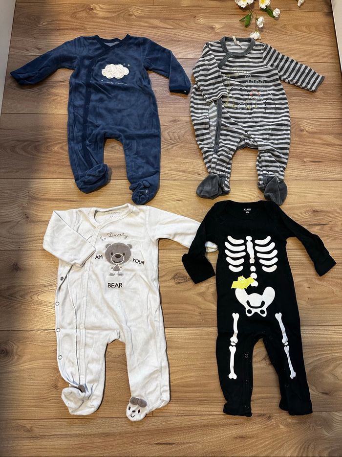 Lot de pyjama une pièce 6 mois