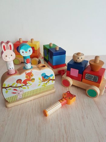 Pop-up Djeco et train en bois à assembler