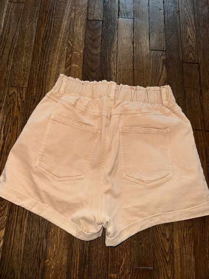 Short bershka Taille 40 - photo numéro 3