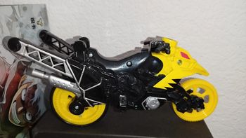 Figurine Power Rangers Dino Super Charge Stunt Bike Yellow Figure moto jaune
