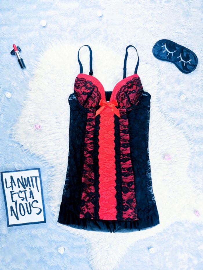 Nuisette en dentelle noire et rouge- T.S ou T.36 🖤