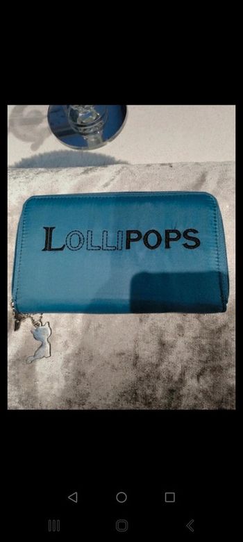 Joli porte feuilles lollipops brodé