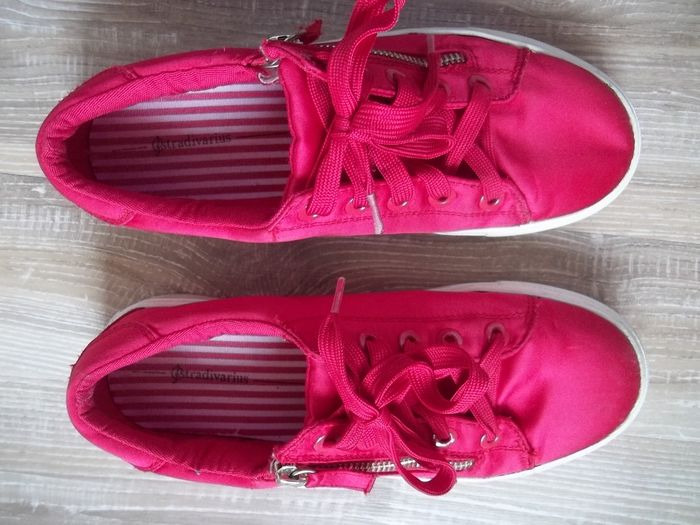 Sneakers rouge satiné Stradivarius 36 - photo numéro 2