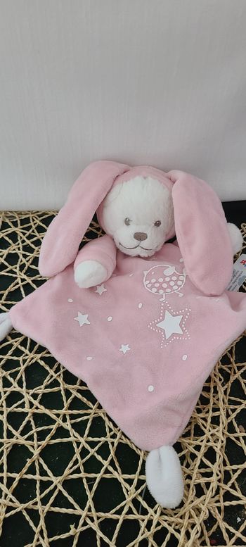 Doudou plat ours SIMBA TOYS losange déguisé en lapin rose luminescent
