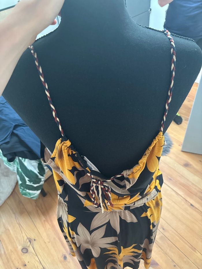 Robe dos nu - photo numéro 2