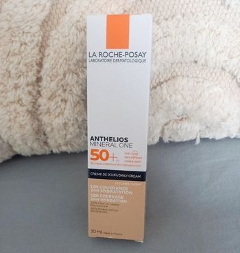 La Roche Posay crème de jour spf 50 teinte claire  01 neuf
