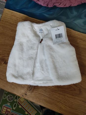 Gilet sans manche neuf bébé fille 6 mois