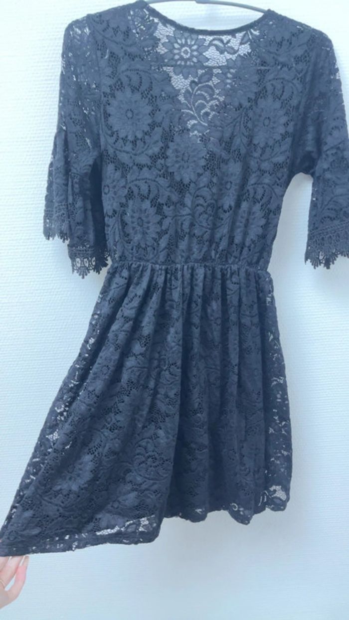 Robe noire dentelle - photo numéro 3