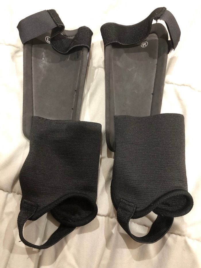 Protèges -tibias  avec chevilleres Pro Touch T 8-10 ans en bon état - photo numéro 2