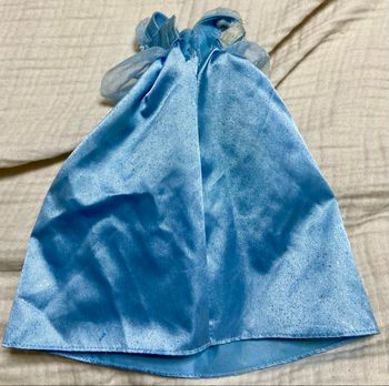 Robe princesse bleu pour Barbie bon état