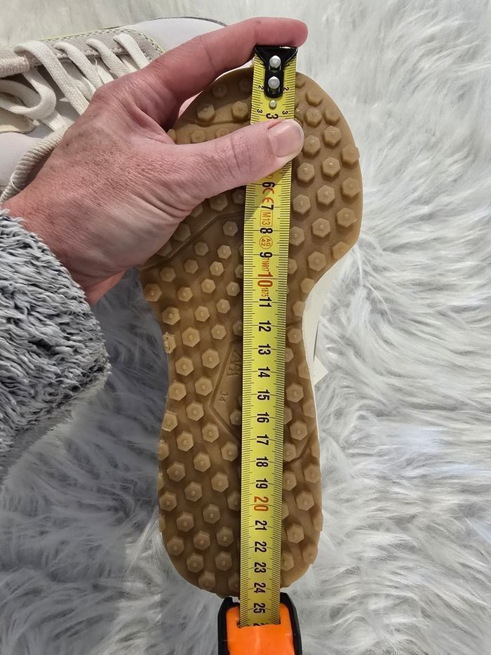 Neuves (non portées)🏷🩷🤩🥰superbes  baskets pointure 34 fille 🩷🤩🥰 - photo numéro 5