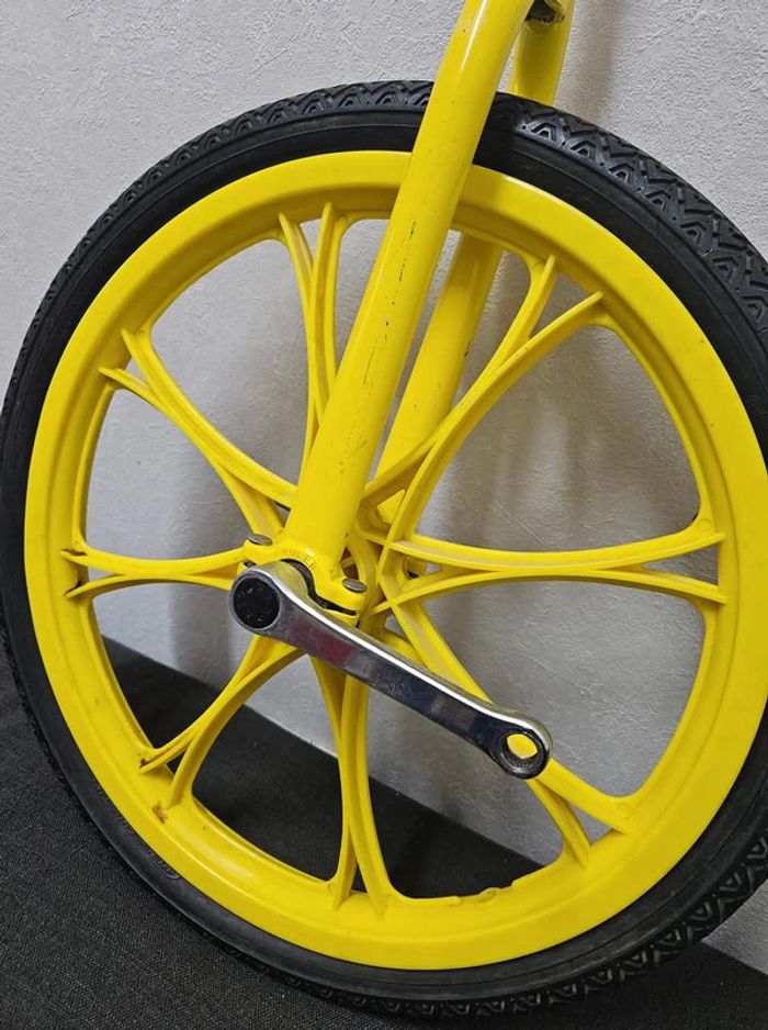 Monocycle.
Muler.
En l'état.
Pneu à regonfler ou à changer.
Manque selle et pédales. - photo numéro 4