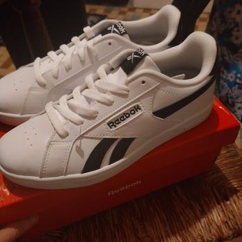 Reebook court métro neuves dans sa boîte Pointure 36