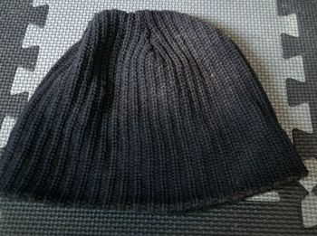 Bonnet noir style tricot mixte