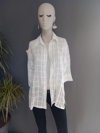 Très jolie sur chemise