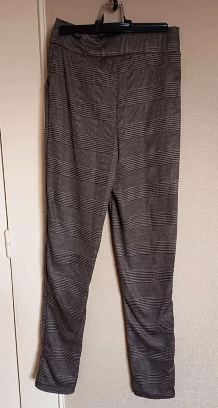 Pantalon. Marque Fashion - photo numéro 2