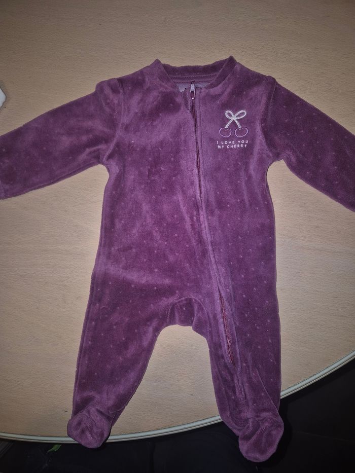 Lot de Pyjamas pilous (Hiver) tailles 1M - photo numéro 3