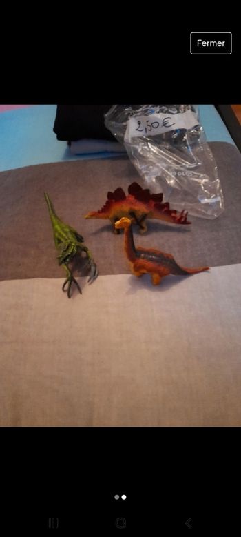 3 dinosaures