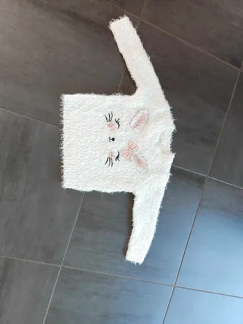 Pull blanc lapin 4 ans