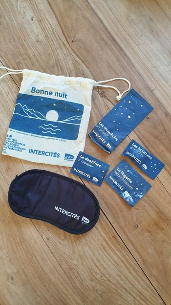 Neuf pochette nuit sncf masque bouchons mouchoir lingette et dentifrice à croquer 