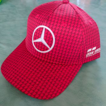 Casquette AMG Petronas formula one rouge neuve