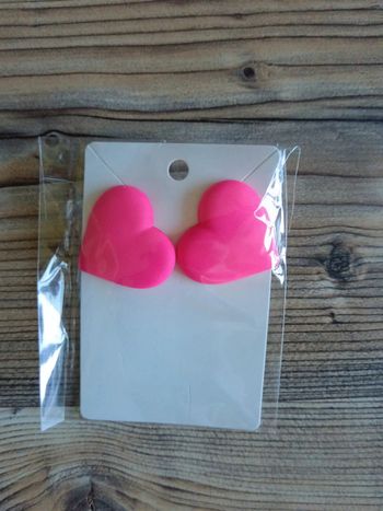 Boucle d'oreille cœur rose