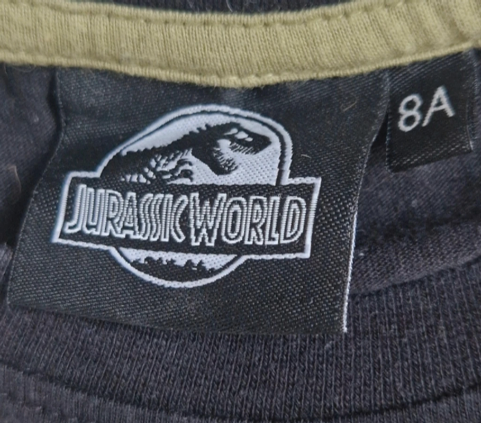 👕T-shirt à manches longues Jurassic World Taille 8 ans