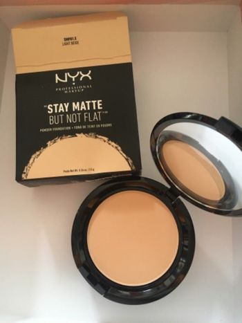 Fond de teint poudre NYX Light Beige neuf