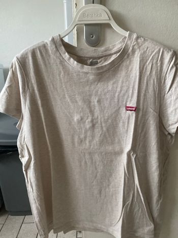 T-shirt levîs