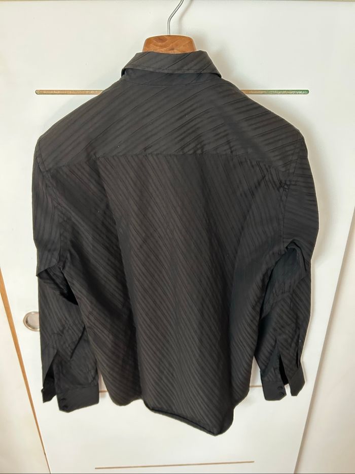 Chemise noir - photo numéro 2