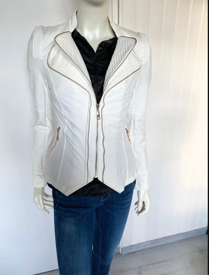 Veste style perfecto – Blanc cassé – Détails dorés – Taille 38/M – Excellent état - photo numéro 4