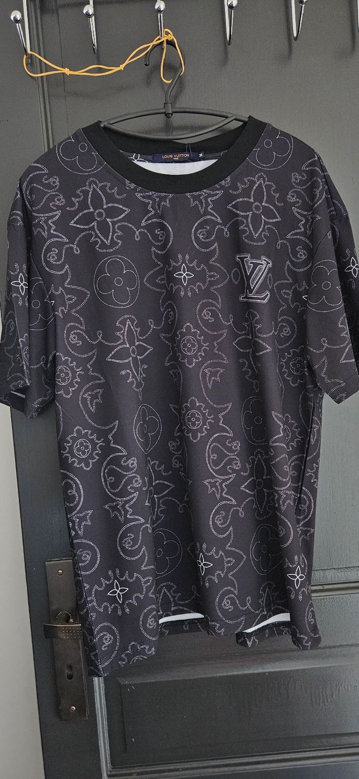 T-shirt Louis Vuitton neuf - photo numéro 3