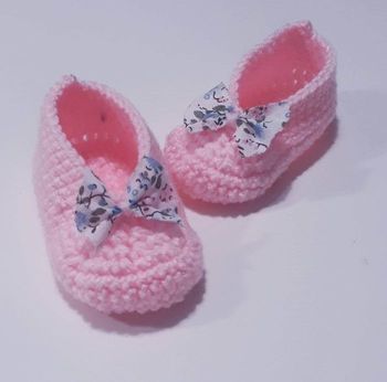Vêtements chaussures ballerines liberty crochet tricot fait main bébé fille 0 à 6 mois  rose