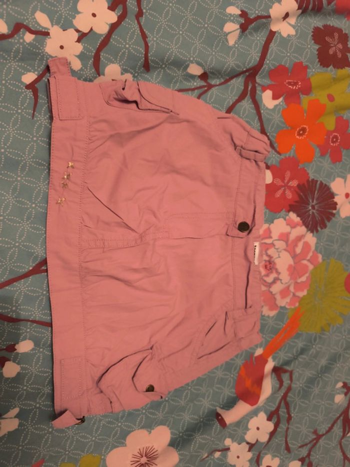 Jupe 3 pommes neuve . 8 ans