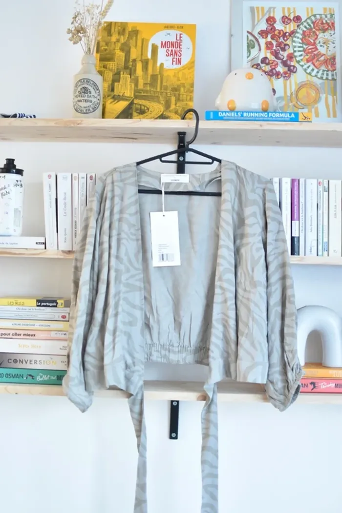 Blouse Guido Maria Kretschmer for About You en taille S - Neuve avec étiquettes - photo numéro 5
