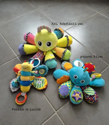 Grande peluche pieuvre musiciale + pieuvre d'activités + hochet Freddie la Luciole