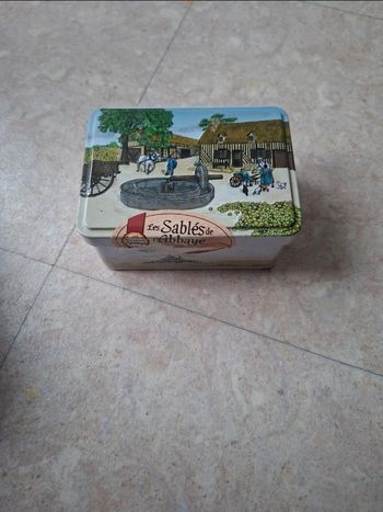 Petite boîte métal