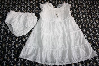 Robe blanche Manches courtes + culotte en broderie en 3 mois