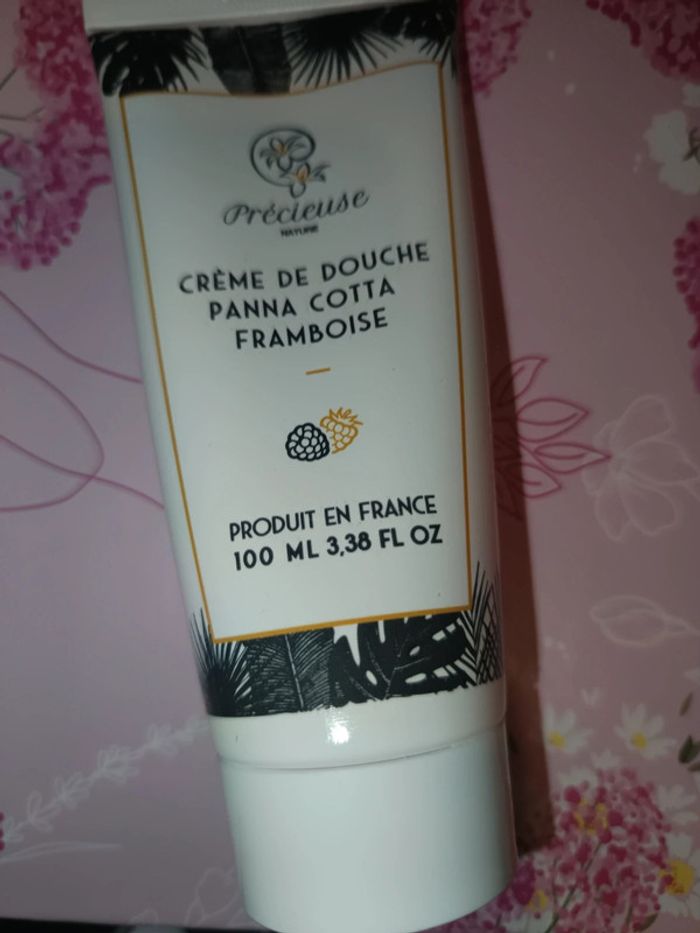 Crème douche panna cotta framboise précieuse - photo numéro 1