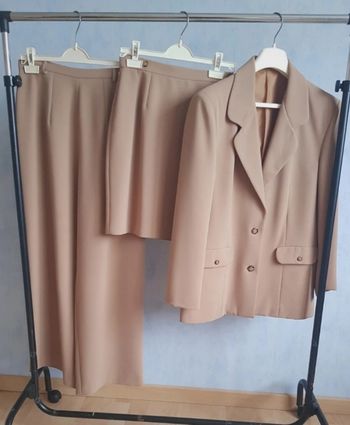 Ensemble tailleur 3 pièces camel