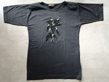 T shirt noir avec broderies noires et dorée Taille M ADDA neuf