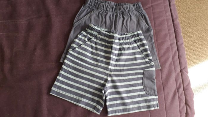 Lot 2 shorts 12 mois