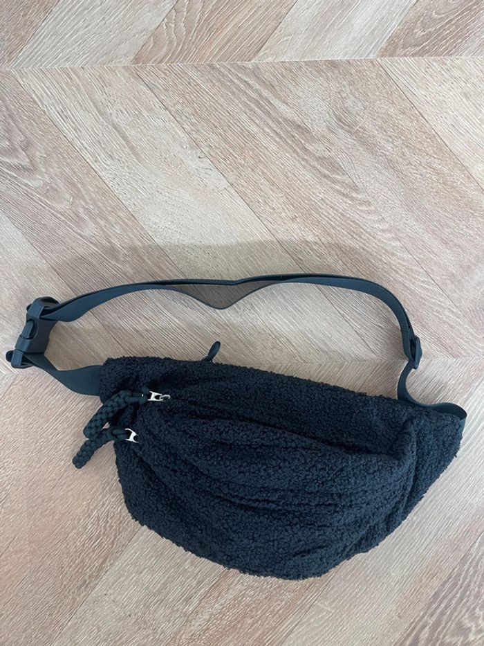 Sac besace noir effet moumoute banane - photo numéro 3