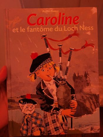 Livre rare Caroline et le Fantôme du Loch Ness Pierre Probst Hachette Jeunesse Album collection gris