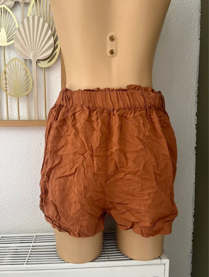 Short "plutôt fluide/ droit " primark taille 40 - photo numéro 2